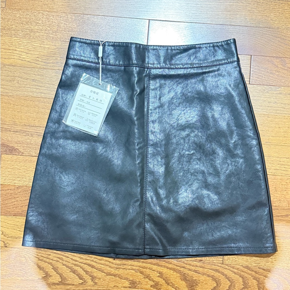 Faux black leather skirt.  Tag say size M but fit better in Small.  Inside liner